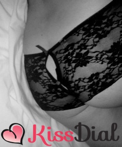 Une fille de 24 ans vous attend en lingerie dans son lit