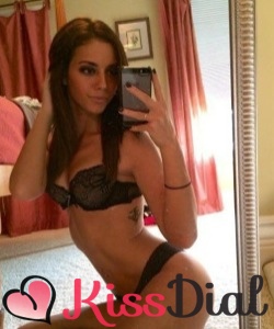 Judith est une jeune femme de 21 ans assez sensuelle avec ses partenaires