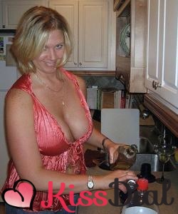 Je suis une femme cougar de 43 ans voulant passer un moment relativement chaud sous la couette