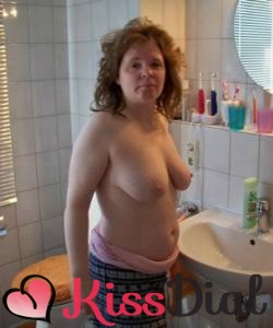 C’est une femme de 38 ans, et elle se retrouve ici pour vivre un moment relativement chaud avec un parfait inconnu