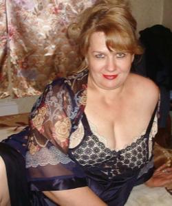 Nathalie est une femme mature de 63 ans, là pour un plan sexe sans lendemain