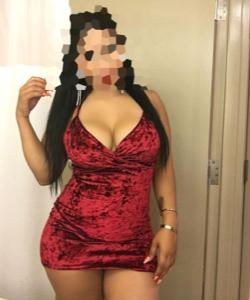 Une jeune femme brune aux gros seins de Bordeaux s&rsquo;inscrit ici pour essayer de trouver un jeune homme désireux de faire l&rsquo;amour